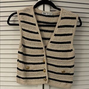 Zara Women's Cream and Black Striped Sweater Vest